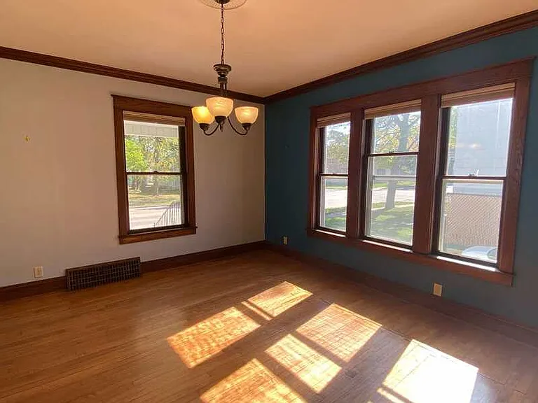 1009 N Oneida St — Photo 11