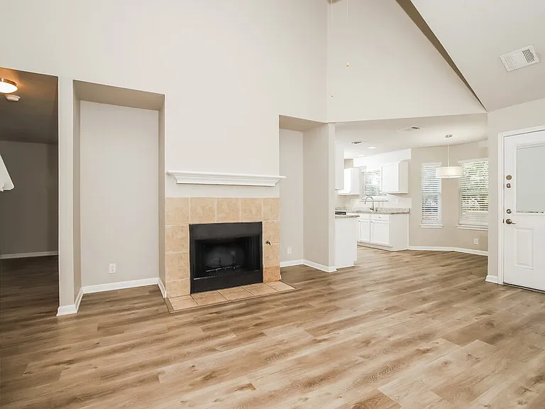 16039 Gino Park — Photo 10