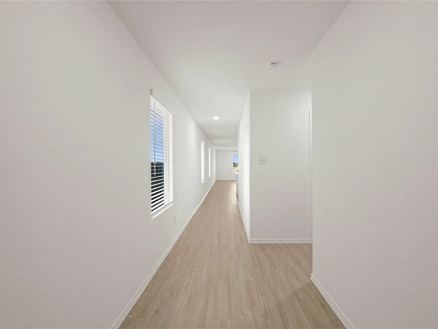 3 bed, 2.0 bath, 1380 sqft, $1,600 — Photo 3