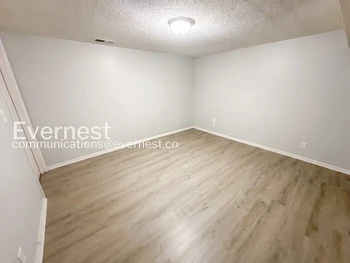 8109 NE 51st St — Photo 15