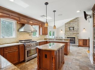 9 Ivy Ln, Parsippany, NJ 07054