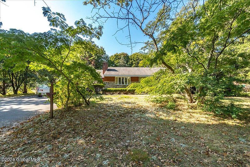 3rd image of 266 Loudon Road
