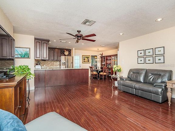 3rd image of 3324 Briarwood Ln