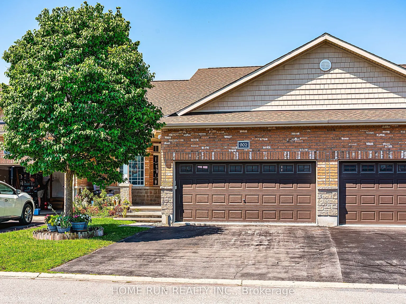 4 bed, $3,200 — Photo 1