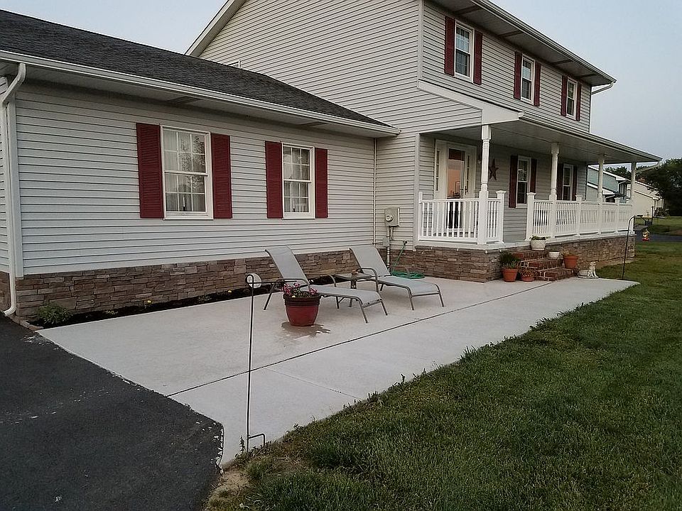 1st image of 609 Pleasant Ln