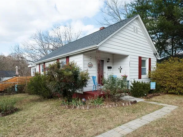 305 N 9th St, Mebane, NC 27302