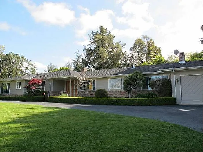 371 Barbara Way photo 1