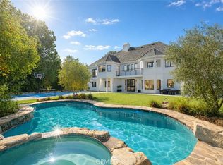 5946 Woodlake Ave, Woodland Hills, CA 91367