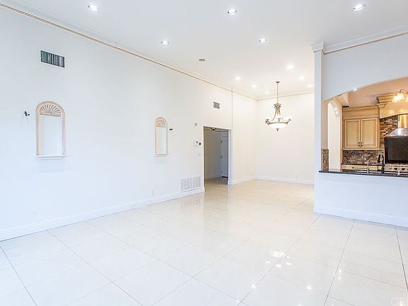 3rd image of 5440 Lindley Ave Unit 315