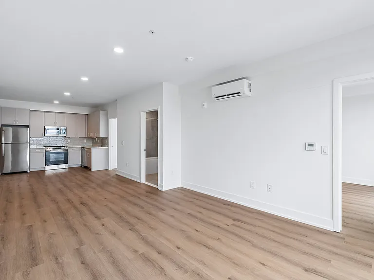 1813 N Howard St — Photo 25