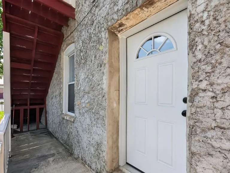 606 S Claymont St #1 — Photo 3