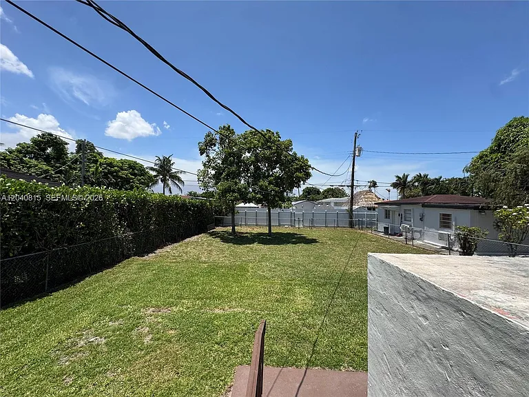 459 SE 3rd St — Photo 14