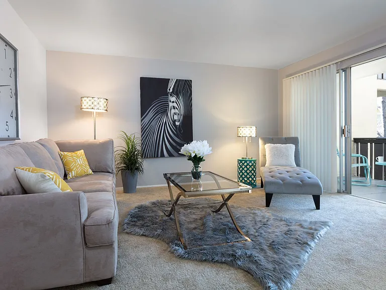 Mission Heights Apartments — Photo 8