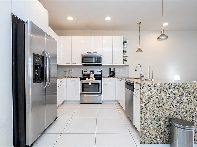 1615 Retreat Cir — Photo 29