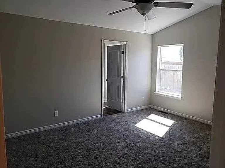 1421 Cayuse Creek Dr — Photo 6