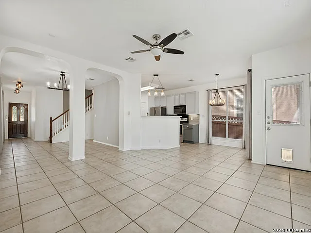 3 bed, 2.5 bath, 2058 sqft, $2,400 — Photo 3