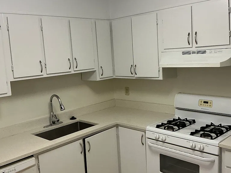 1550 Worcester Rd #528 — Photo 9