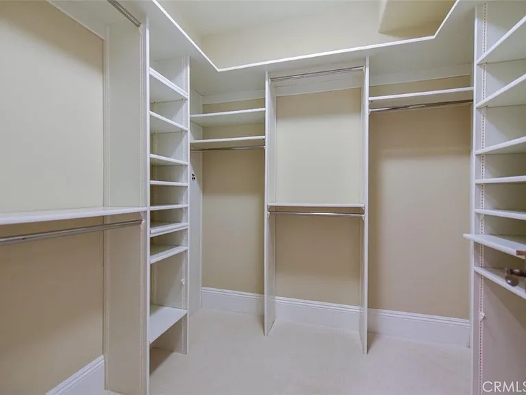 11 Skyridge — Photo 32