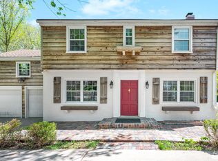 5908 N Elm Ln, Peoria, IL 61614
