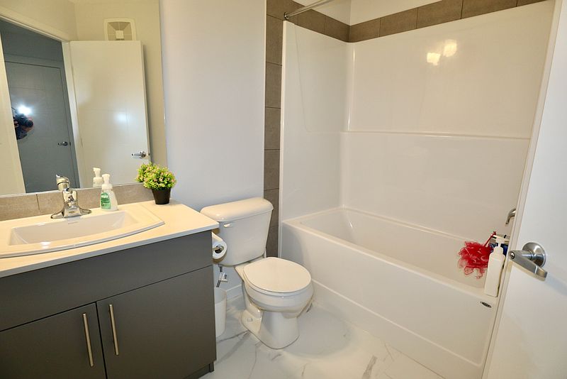 Edmonton Townhouse for rent - 3 Bedrooms — photo 14