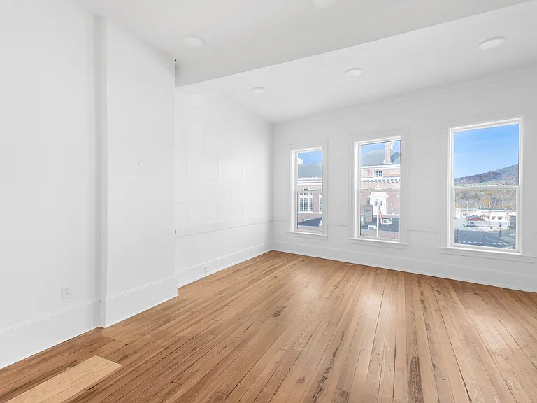 Cates Block Apartments — Photo 25