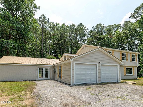 3rd image of 3209 Dr Brock Rd