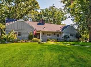 100 Cedar Shore Dr, Massapequa, NY 11758