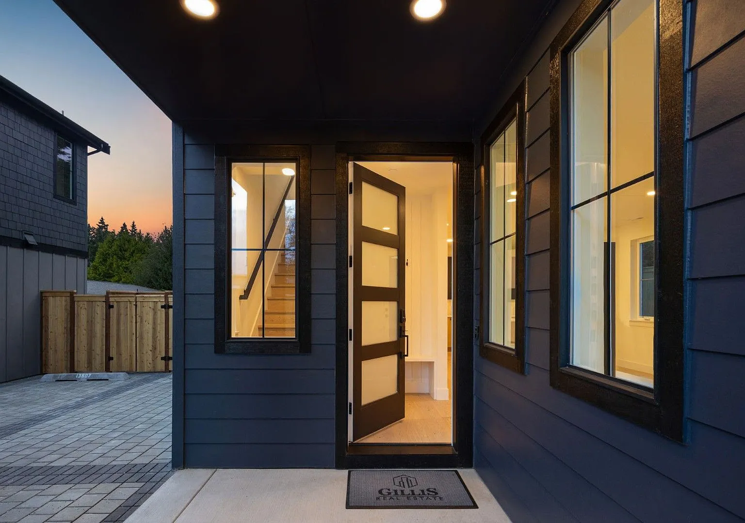3Bd/2.25Ba Kirkland Townhome — Photo 2
