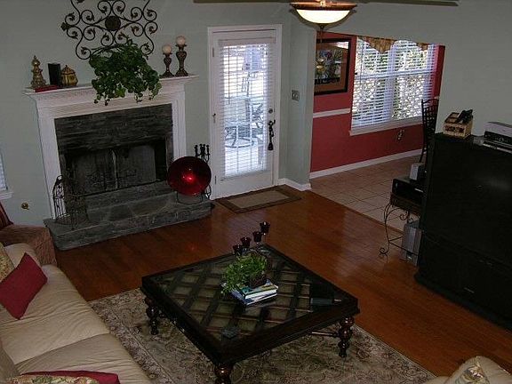3rd image of 305 Barrington Grange Dr