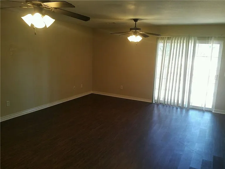 231-233 Graystone Cir — Photo 2