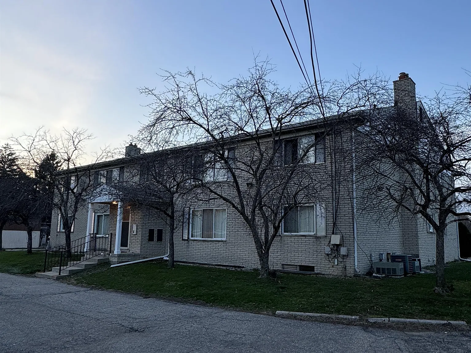 510 Montrose - 8 — Photo 3