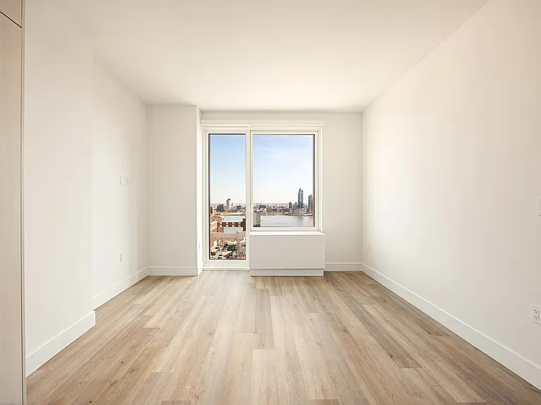644 E 14th St #1604 — Photo 3