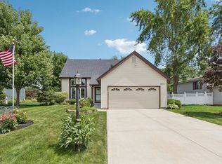 205 Plymouth Dr, Streamwood, IL
