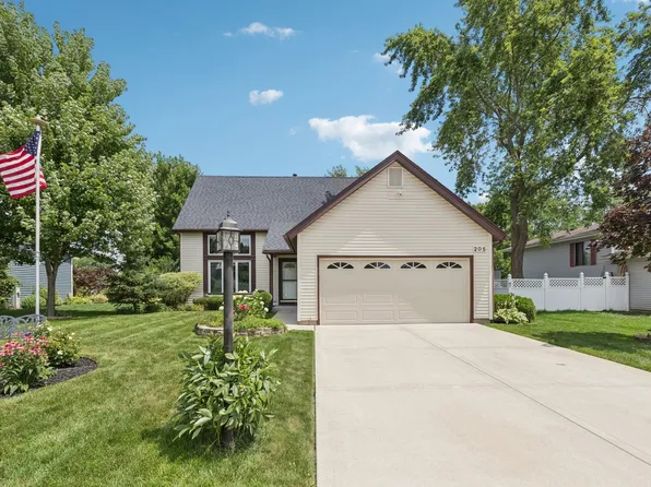 205 Plymouth Dr, Streamwood, IL 60107