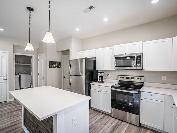 4th image of 7 Lawrence St