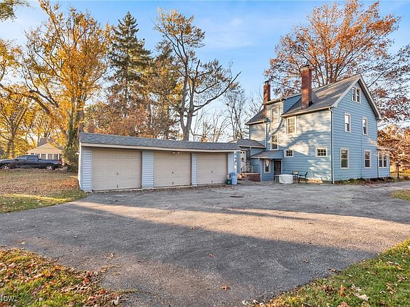 4th image of 19636 Chagrin Blvd