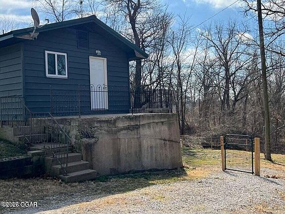 3rd image of 1229 Reid Rd