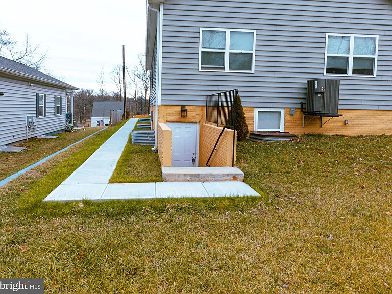 5705 Crestwood Pl — Photo 1