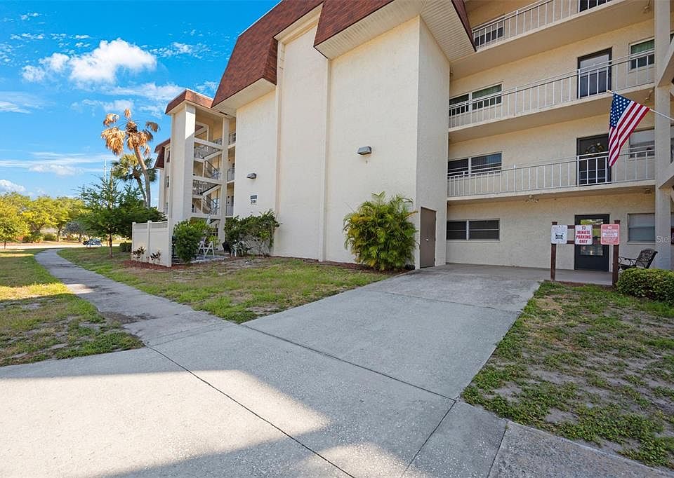 1st image of 209 NE LINCOLN CIRCLE N #203