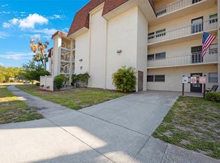 209 NE Lincoln Cir N APT 203, Saint Petersburg, FL 33702