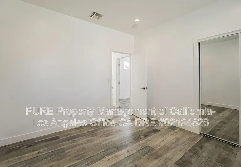 1340 N Kenmore Ave — Photo 12