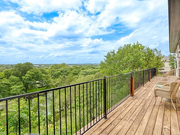 2nd image of 1121 Gruene #A