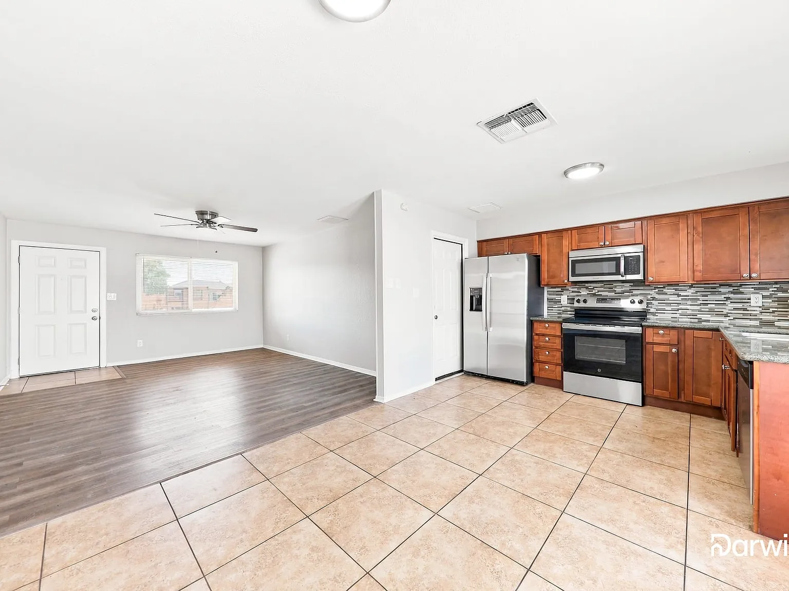 4 bed, 2.0 bath, 1160 sqft, $2,120 — Photo 4