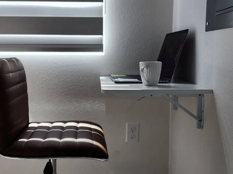 Compact workstation