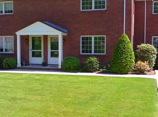 37 Linden St UNIT 27, Wellesley, MA 02482