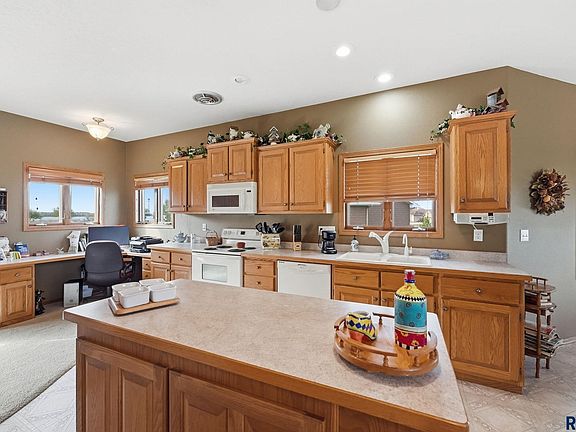 4th image of 105 Lakeview Cir