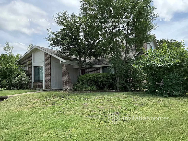 1716 Delaford Pl — Photo 2