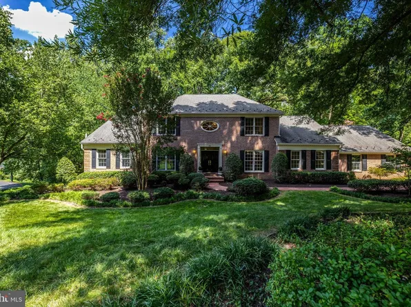 2007 Carrhill Rd, Vienna, VA 22181