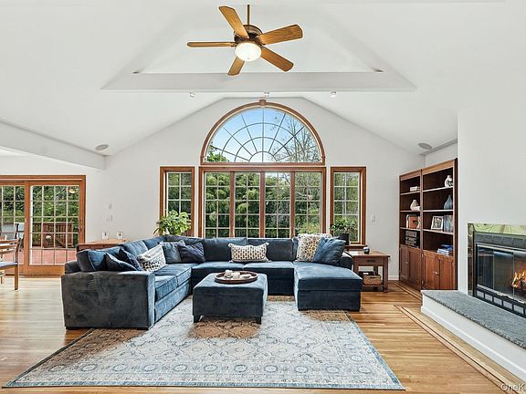4th image of 44 Darling Avenue