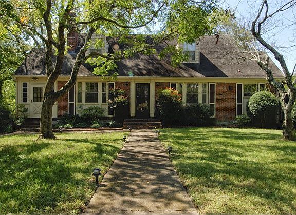2nd image of 1817 Cedar Ln